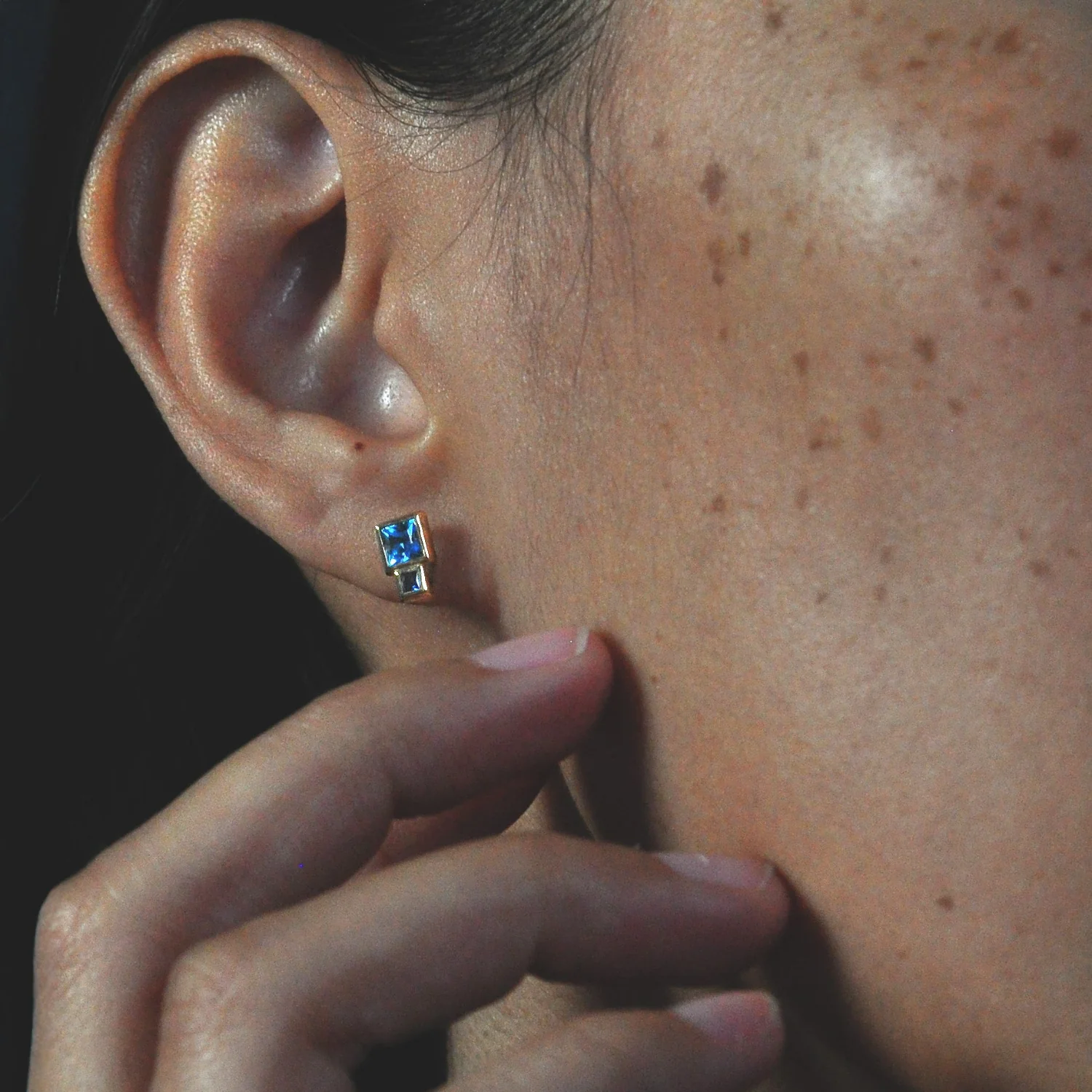 Blue Sapphire and Topaz Bruta Earring - Image 4