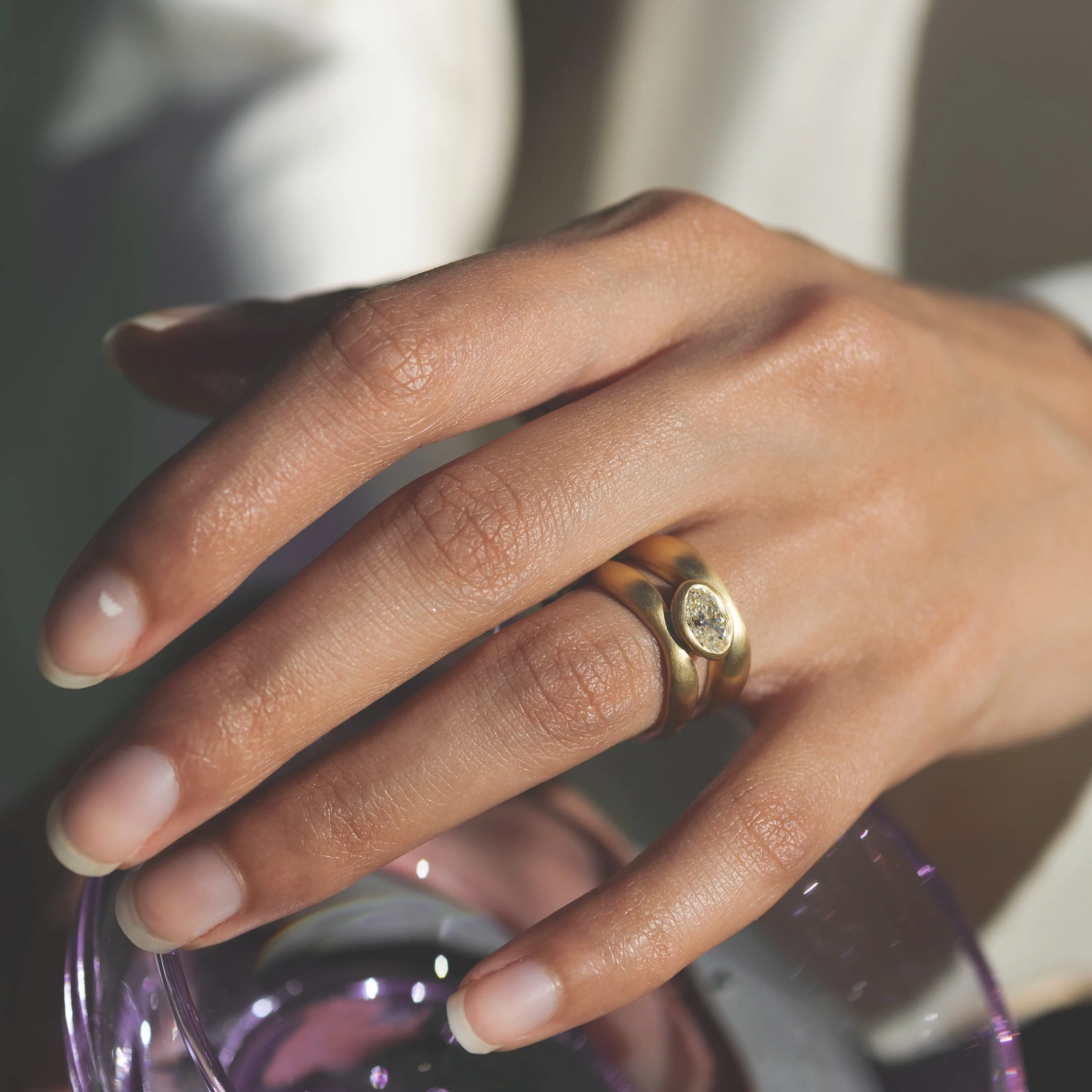 Grande Oval Diamond Hover Ring - Image 4