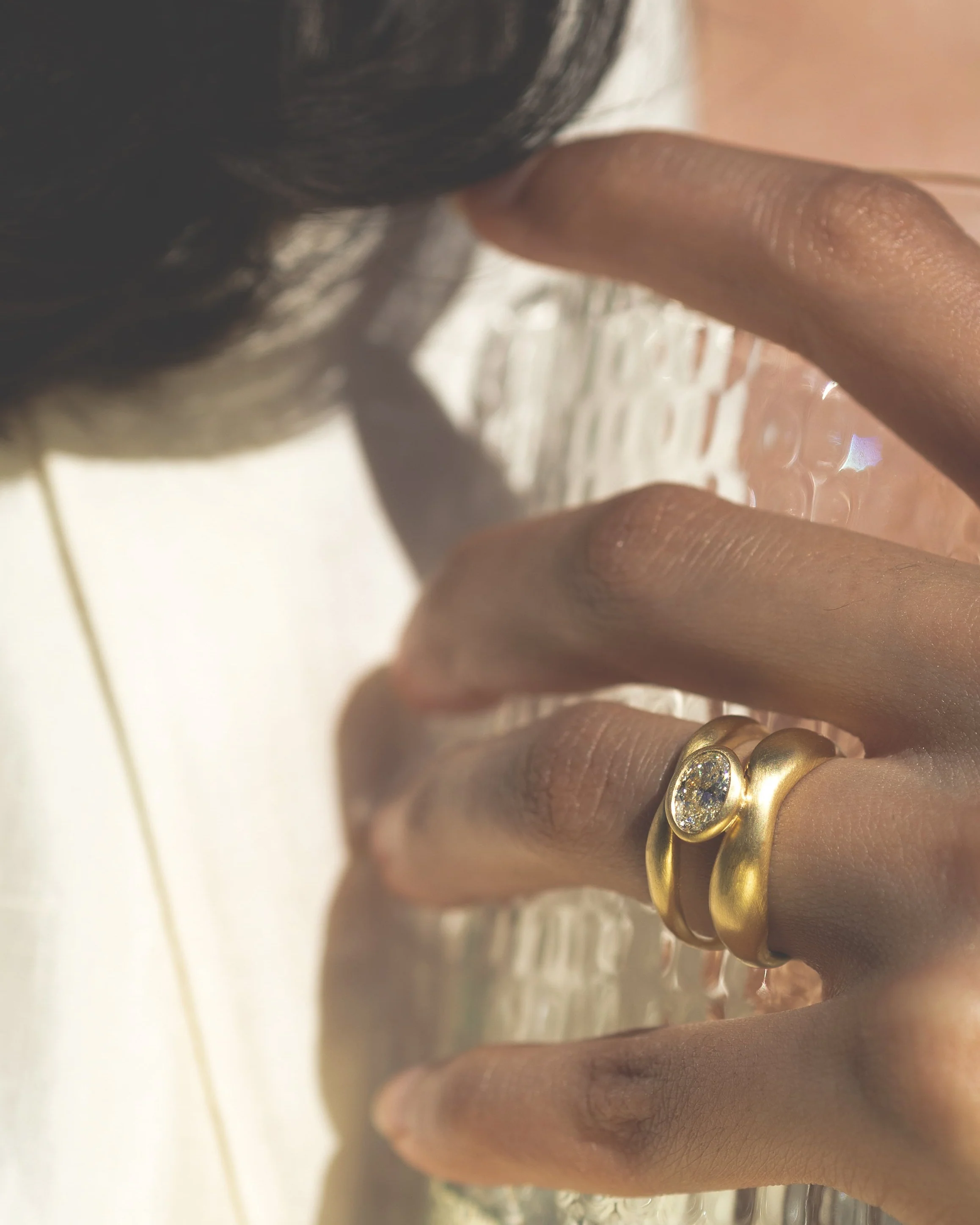Grande Oval Diamond Hover Ring - Image 5
