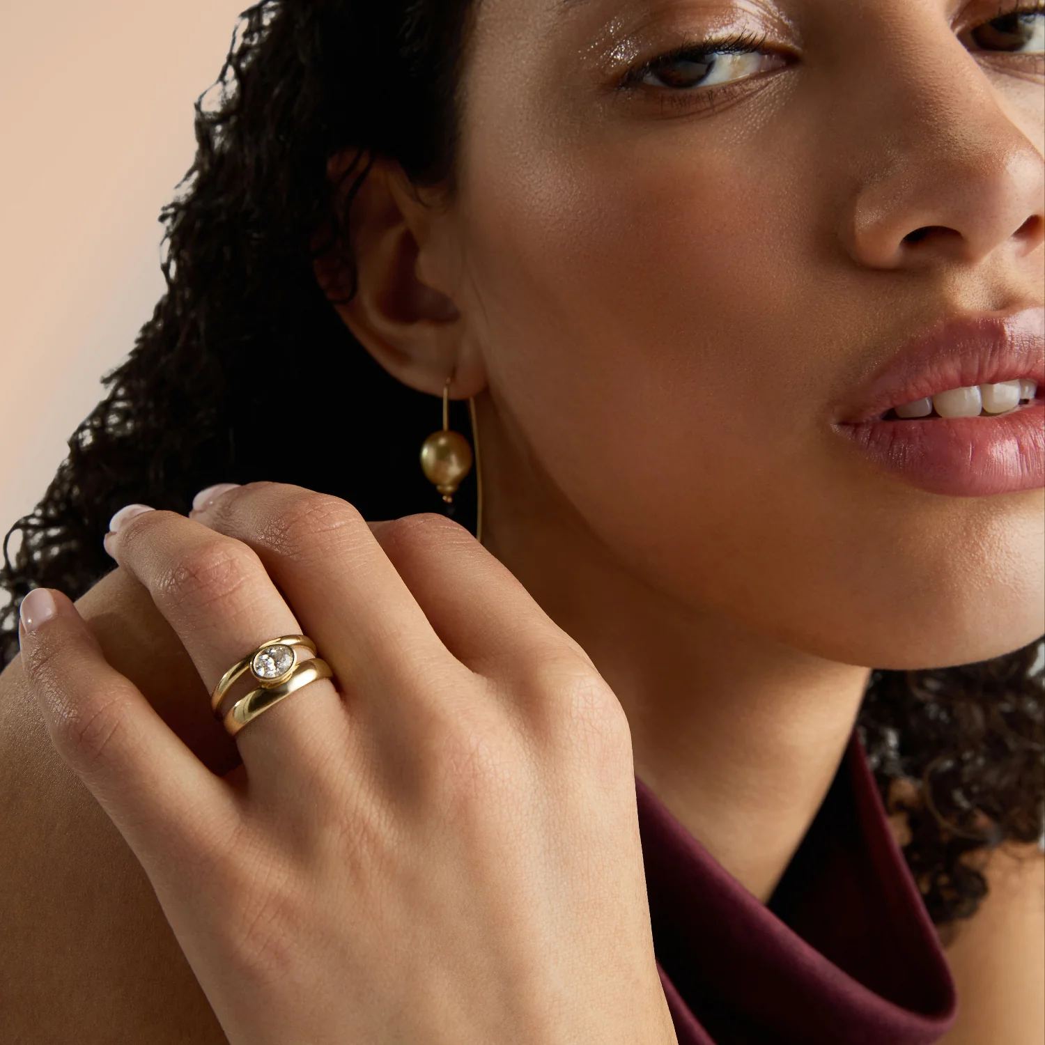 Oval Diamond Hover Ring - Image 3