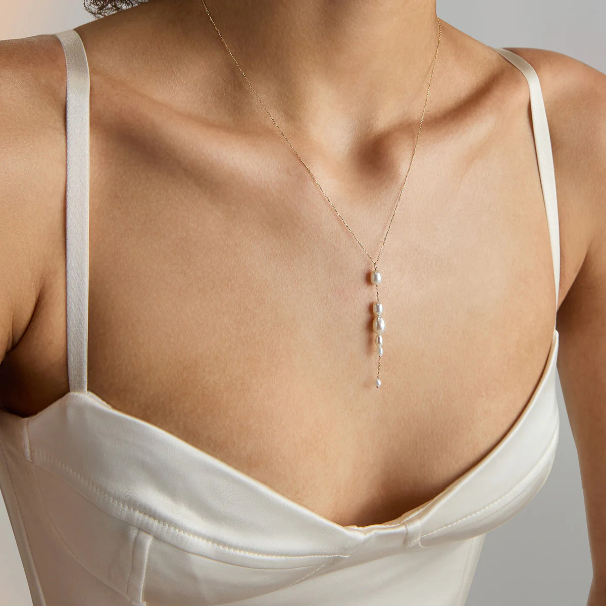 Palazzo Necklace, White - Image 5