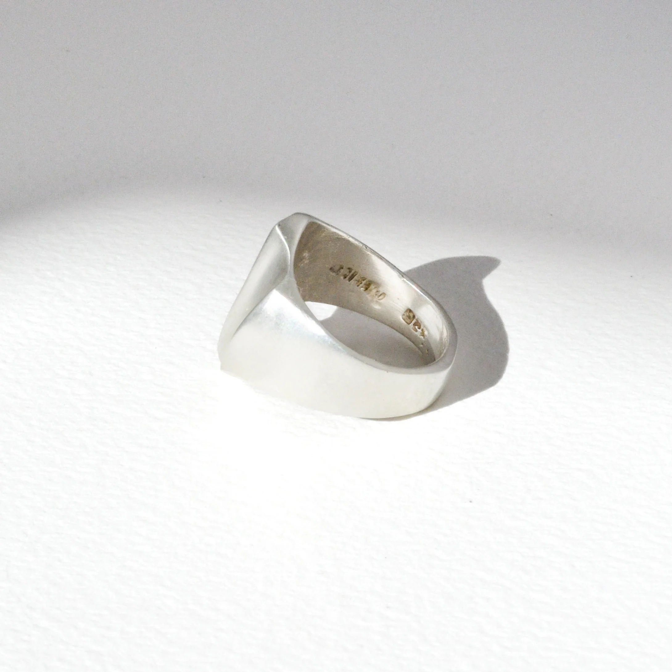 Vintage Modernist Sculpted Ridge Ring - Image 3