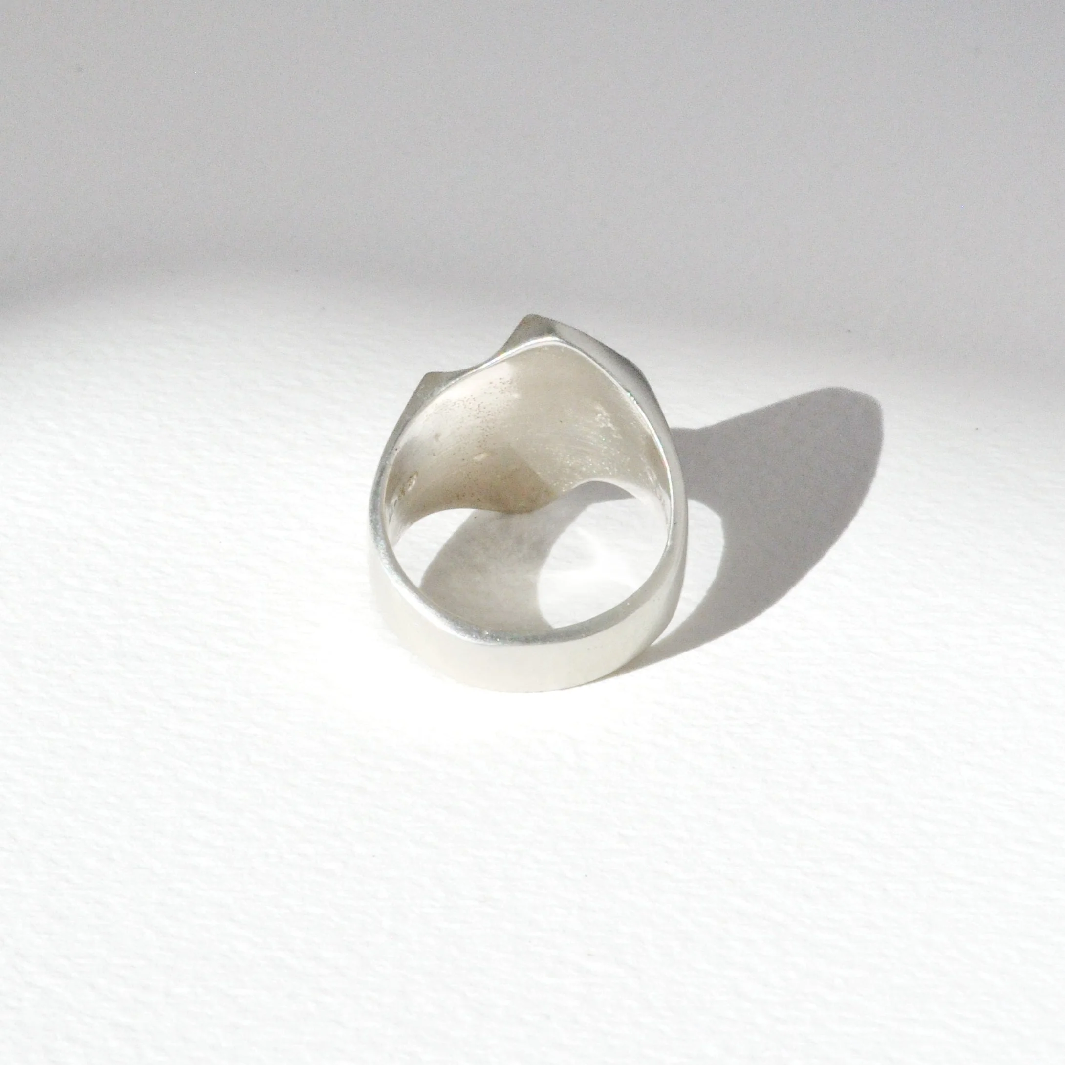Vintage Modernist Sculpted Ridge Ring - Image 4