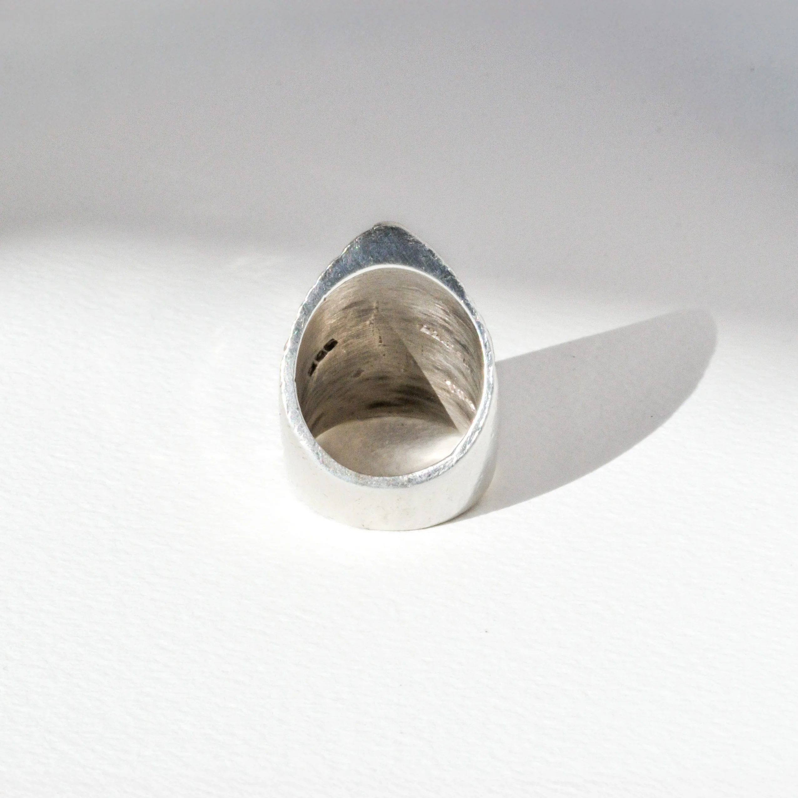 Vintage Sterling Modernist Shield Ring - Image 4