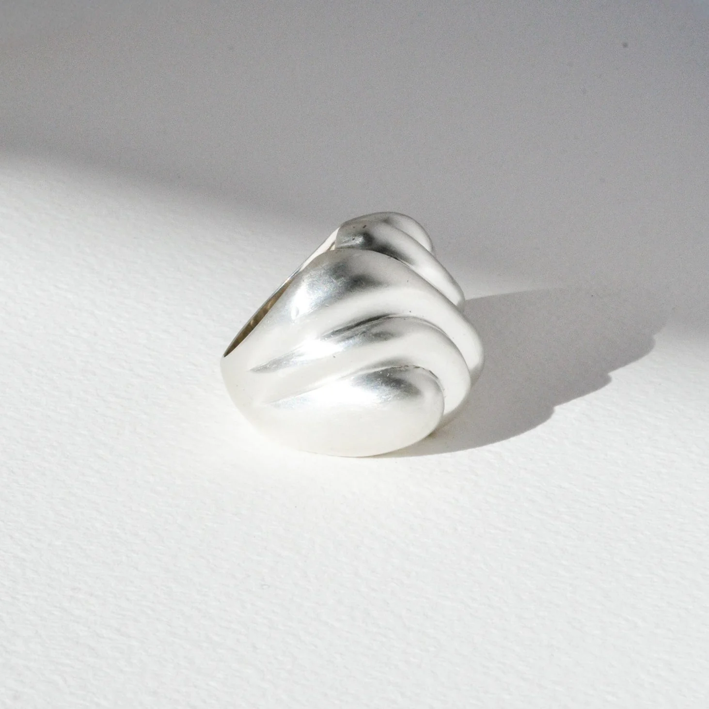 Vintage Sculpted Flow Ring - Image 3